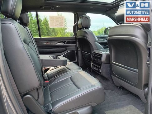 Used 2022 Jeep Wagoneer Series II w/ Premium Group I AWD/4WD image 27