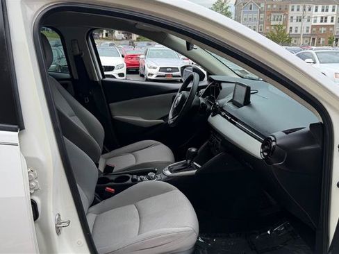 Used 2019 Toyota Yaris L FWD image 14