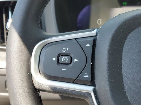 Certified 2023 Volvo XC60 B5 Core w/ Climate Package image 18