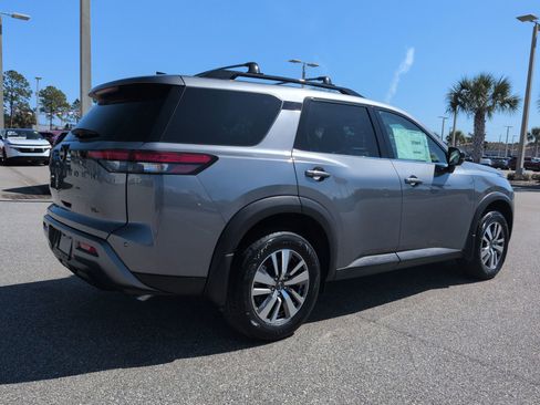 New 2026 Nissan Pathfinder SL image 5