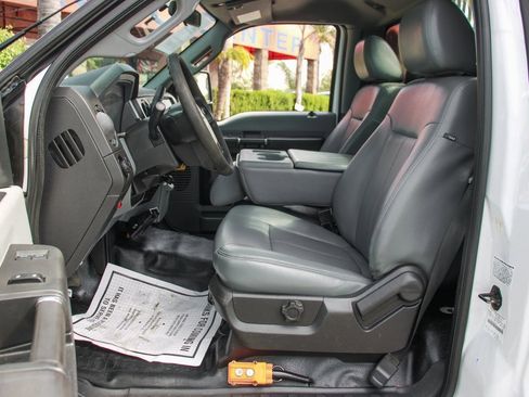 Used 2016 Ford F550 2WD Regular Cab Super Duty image 18