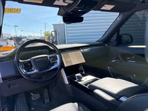 Used 2024 Land Rover Range Rover Long Wheelbase SE AWD/4WD image 10