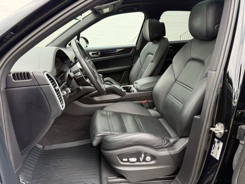 Used 2019 Porsche Cayenne E-Hybrid AWD/4WD image 4