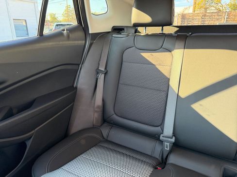 Used 2025 Chevrolet Trax LT w/ LT Convenience Package image 37