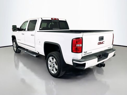 Used 2017 GMC Sierra 2500 Denali w/ Duramax Plus Package AWD/4WD image 5