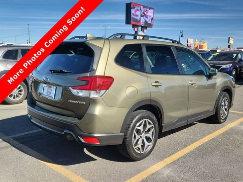 Used 2022 Subaru Forester Premium image 3