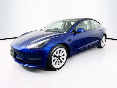 Used 2021 Tesla Model 3 Standard Range Plus RWD image 3