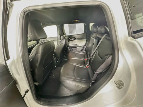 Used 2025 Jeep Compass Limited AWD/4WD image 25