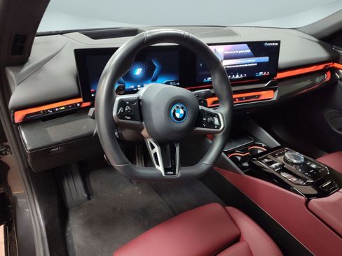 Certified 2025 BMW 550e xDrive w/ Executive Package image 4