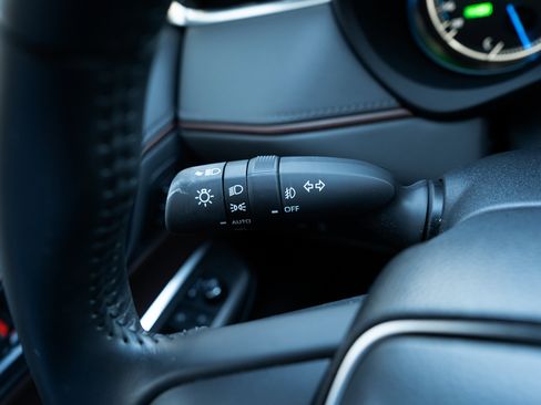 Used 2024 Toyota Venza XLE image 24