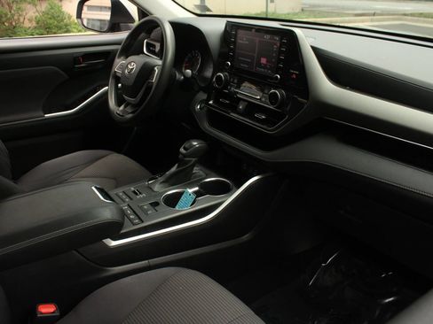 Used 2022 Toyota Highlander L AWD/4WD image 26