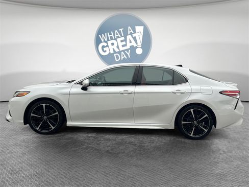 Used 2019 Toyota Camry XSE image 7