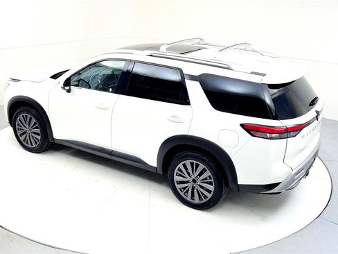 Used 2023 Nissan Pathfinder SL w/ SL Premium Package image 16