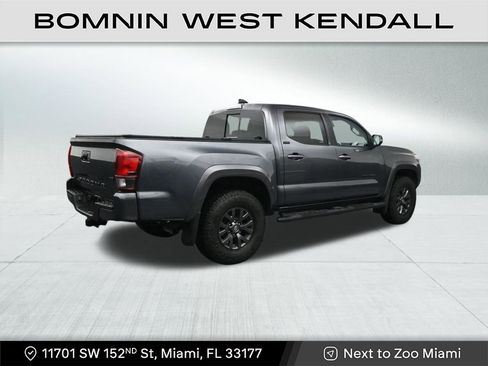 Used 2022 Toyota Tacoma SR5 w/ Technology Package image 5