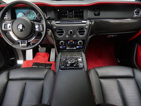 Used 2020 Rolls-Royce Cullinan Black Badge image 4