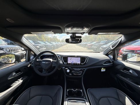 New 2026 Chrysler Pacifica Limited w/ S Appearance Package image 23