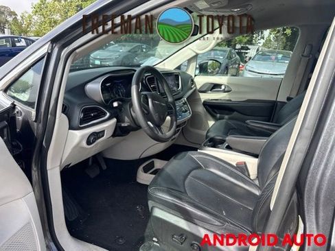 Used 2022 Chrysler Pacifica Touring-L FWD image 7
