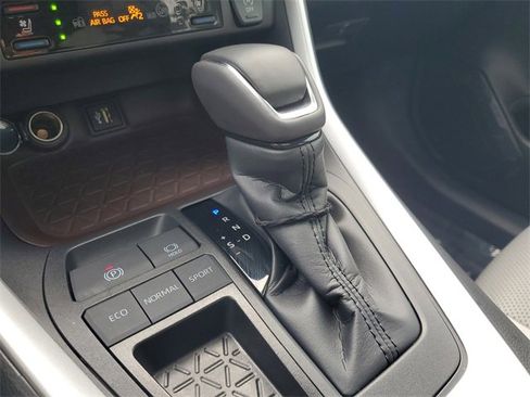 Used 2025 Toyota RAV4 Limited image 30