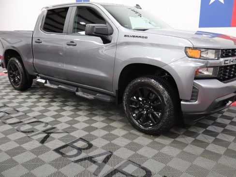 Used 2020 Chevrolet Silverado 1500 Custom w/ Infotainment Package RWD image 14
