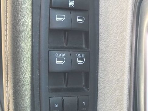 Used 2023 Chrysler Pacifica Touring-L FWD image 26