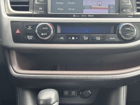 Used 2019 Toyota Highlander Limited AWD/4WD image 19