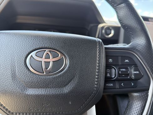 Certified 2025 Toyota 4Runner SR5 AWD/4WD image 10