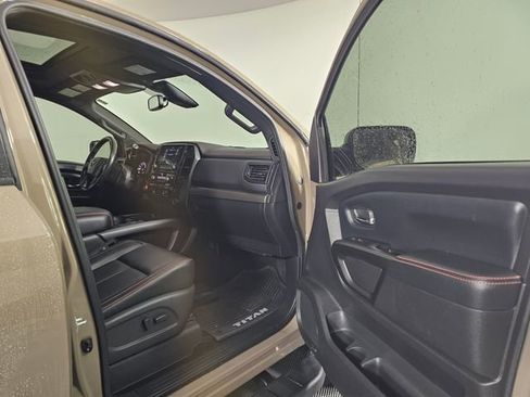Used 2020 Nissan Titan PRO-4X w/ Pro-4x Convenience Package image 12