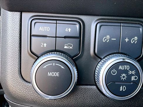 Used 2021 GMC Yukon SLT w/ SLT Premium Package image 36