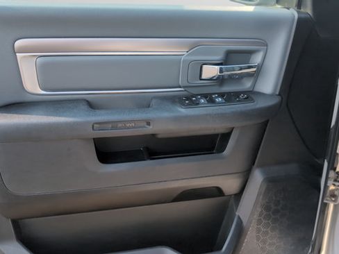 Used 2021 RAM 1500 Classic SLT AWD/4WD image 10