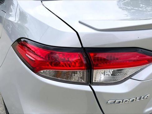 Used 2025 Toyota Corolla SE image 28