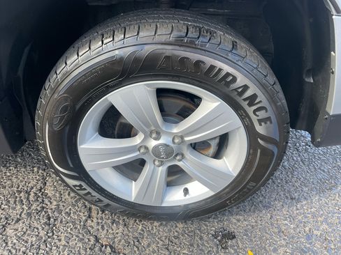 Used 2014 Jeep Patriot Latitude image 12