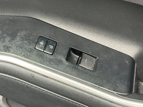 Used 2021 Toyota Highlander LE image 22