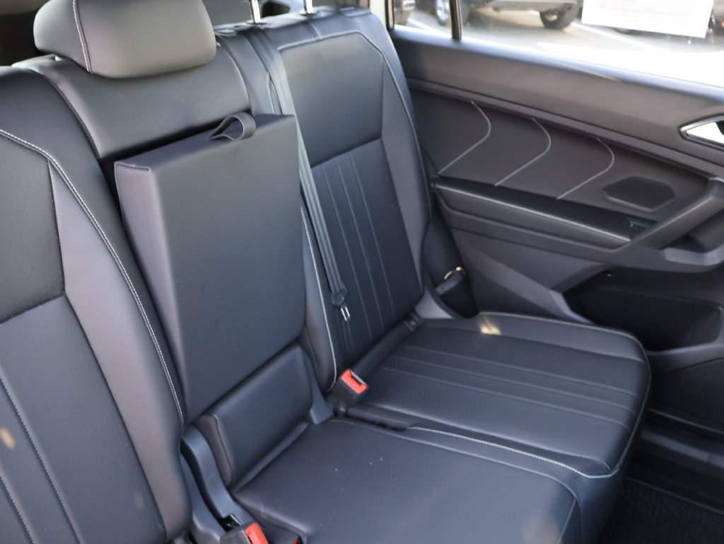 Used 2024 Volkswagen Tiguan SE R-Line FWD image 12