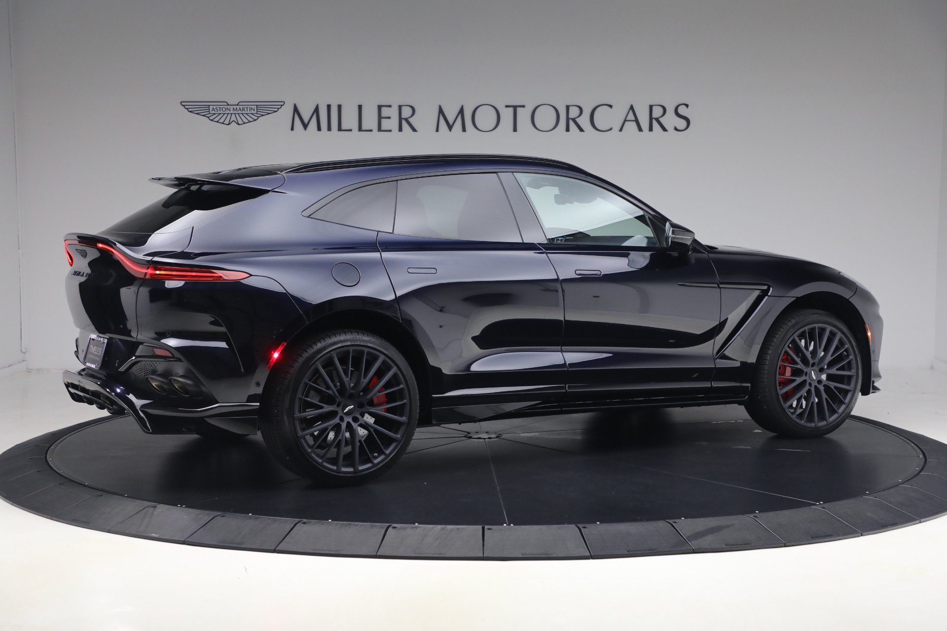 Used 2025 Aston Martin DBX 707 AWD/4WD image 10
