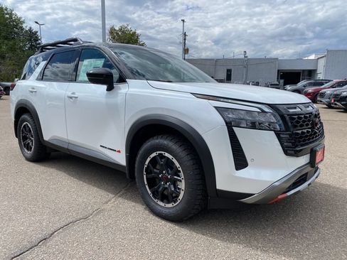 New 2026 Nissan Pathfinder Rock Creek w/ Rock Creek Premium Package AWD/4WD image 7