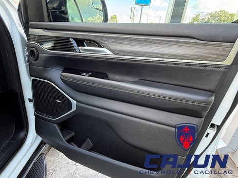 Used 2024 Jeep Wagoneer Series III AWD/4WD image 25