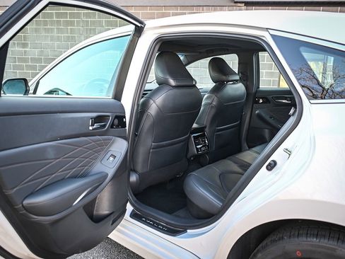 Used 2021 Toyota Avalon Limited w/ Advanced Safety Package image 12