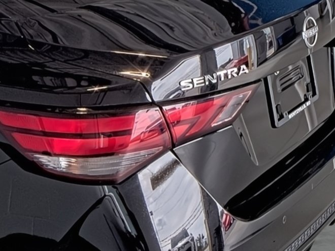 Used 2025 Nissan Sentra SV FWD image 10