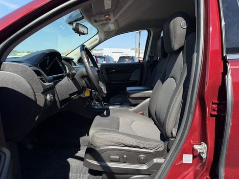 Used 2016 Chevrolet Traverse LT w/ Style and Technology Package FWD image 11
