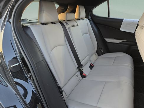 Used 2024 Lexus UX 250h FWD image 21