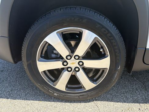 Certified 2023 Chevrolet Traverse LT w/ LT Premium Package FWD image 19