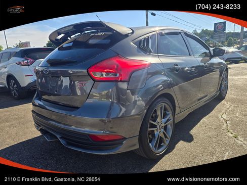 Used 2017 Ford Focus ST FWD image 4