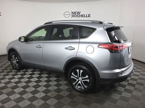Used 2018 Toyota RAV4 LE AWD/4WD image 8