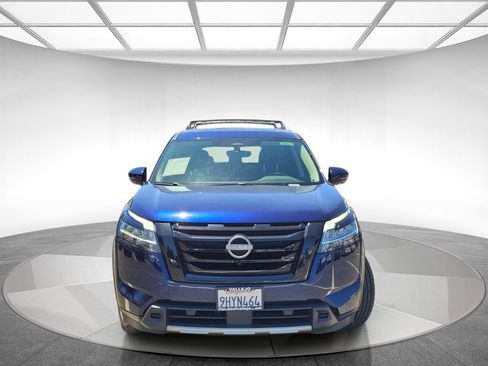 Used 2023 Nissan Pathfinder SL w/ SL Premium Package FWD image 2