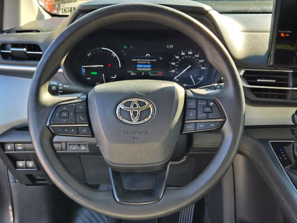 Used 2025 Toyota Sienna LE FWD image 13