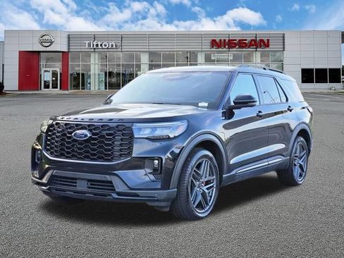 Used 2025 Ford Explorer ST-Line w/ ST-Line Street Pack AWD/4WD image 8