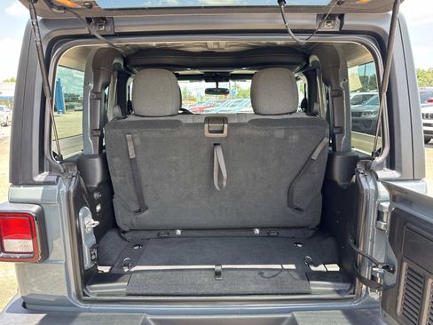 Used 2025 Jeep Wrangler Sport AWD/4WD image 8
