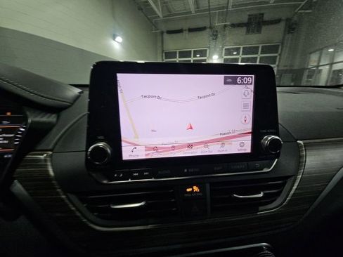 Certified 2019 Nissan Altima 2.5 Platinum image 16