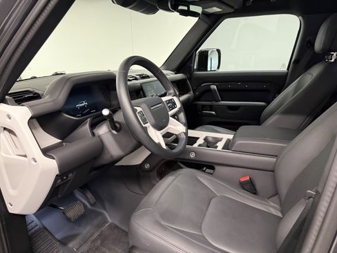 Used 2025 Land Rover Defender 130 X-Dynamic SE AWD/4WD image 1