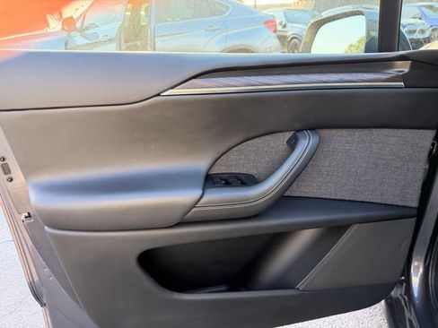 Used 2022 Tesla Model X image 14